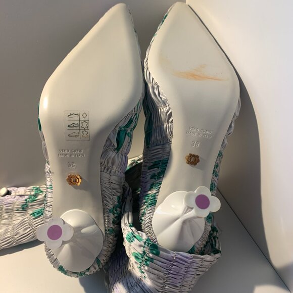 Lottie Boot in Beige Wallpaper - Picture 4 of 4